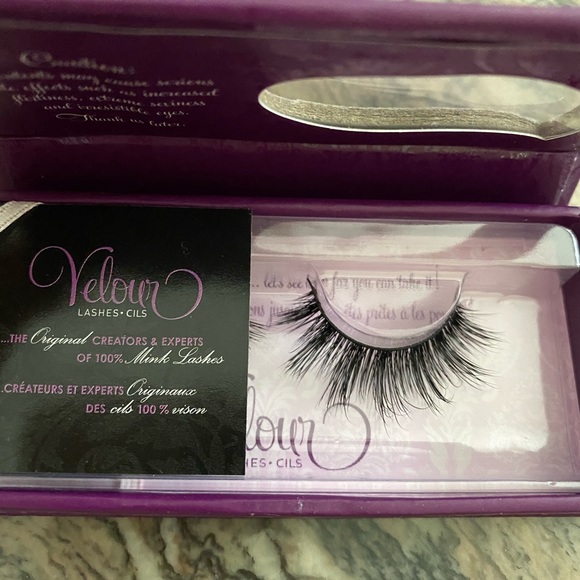 Velour Lashes - Picture 2 of 5